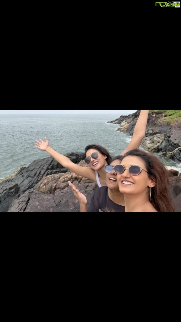 Shakti Mohan Instagram - Sneak peek into a Perfect Bday trip 🥳 (part 1)😆 @kmohan12 One n only Golu 🪄who it makes it all happen time n again @muktimohan 👑 Part 1 of this insanse trip is out on YouTube - Link in bio Y’all should explore this island 🏝️ @cintacorislandresort @coastalinofficial 🛥️