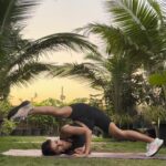 Shakti Mohan Instagram - rollin thru life🕺🏻 #mykindaworkout 🤸🏻‍♂️