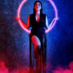 Shama Sikander Instagram - I am light… i am magic 🪄 🔥 . . . #magic #lights #blackmatter #smile #woman ##stylish #fashionista #influencer #bollywood #actorslife