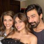 Shamita Shetty Instagram - Week- ending with friends ❤️🦋 Thankyou @ashishchowdhryofficial @samitabangargi for such a fun evening ❤️ . . . #fun #weekendvibes #friends #love #gratitude