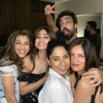 Shamita Shetty Instagram - Week- ending with friends ❤️🦋 Thankyou @ashishchowdhryofficial @samitabangargi for such a fun evening ❤️ . . . #fun #weekendvibes #friends #love #gratitude