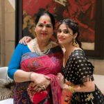 Shamita Shetty Instagram - Momie n me 🙆‍♀️ @sunandashetty10 #mothersanddaughters #family #love #gratitude