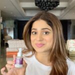 Shamita Shetty Instagram – Become a #glowgetter with the 10% Vitamin C Serum by @thedermacoindia 
With the power of 2, this serum is your perfect partner for glowing flawless skin. Vitamin C has antioxidant properties that protect from skin damage, and reduce blemishes and pigmentation. The Niacinamide helps reduce acne marks and improves skin texture. Get your #filterfree skin with The Derma Co. and use my coupon code Shamita20 for 20% discount.