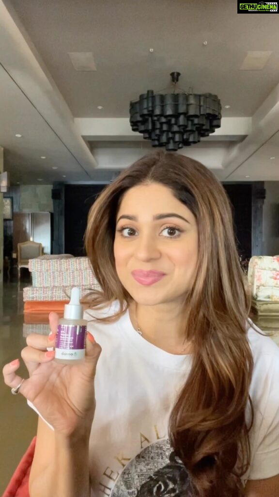 Shamita Shetty Instagram - Become a #glowgetter with the 10% Vitamin C Serum by @thedermacoindia With the power of 2, this serum is your perfect partner for glowing flawless skin. Vitamin C has antioxidant properties that protect from skin damage, and reduce blemishes and pigmentation. The Niacinamide helps reduce acne marks and improves skin texture. Get your #filterfree skin with The Derma Co. and use my coupon code Shamita20 for 20% discount.