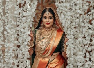 Shamna Kasim Instagram - Well I might not be the most beautiful woman in the world, nor do I possess all the traits of a good spouse, but you never made me feel any less of myself. You’ve adored me for who I am and never attempted to change me. It also encouraged me to work on myself to bring out the best in me. Today, amidst our near and dear ones you and I start this fabulous journey of togetherness. I know it is a little overwhelming, but I promise to be with you through thick and thin and support you forever love. ❤️🧿 Pics: @studio360byplanj Events: @dmedia_events Saree: @brandmandir Blouse & shawl: @vasudevan.arun Styling: @vasudevan.arun Makeup&hair: @shoshank_makeup Venue: @crowneplazadeira