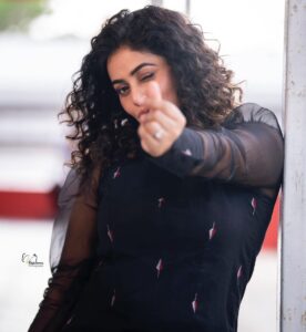 Shamna Kasim Instagram - Live life, be happy and have fun❤️ Styled by @impriyankasahajananda Outfit @airavata.life Jewlry @kushalsfashionjewellery Photography @v_capturesphotography Hairstylist @hairartistpoojagupta Personal staff @pranay_kohli #styledbypriyankasahajananda #etvtelugu #dhee14dancingicon #lovemyjob ❤️