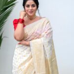 Shamna Kasim Instagram - Styling: @vasudevan.arun Saree: @paroscouture Makeup&hair: @abilashchickumakeupartist Pics: @gananbabu Jwellery: @riha_fashion_jewellary