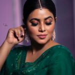 Shamna Kasim Instagram - When you feel good, you will look good… Styling: @impriyankasahajananda Costume: @issadesignerstudio Jwellery: @kushalsfashionjewellery Pic’s: @v_capturesphotography Hairstylist: @hairartistpoojagupta