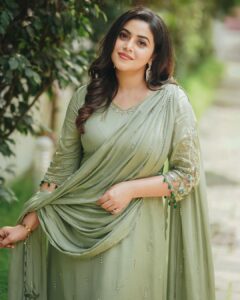 Shamna Kasim Instagram - Happiness is the best makeup …. Costume: @jazaashdesignstudio Pics: @zak_weddings Makeup&hair: @abilashchickumakeupartist Earring: @whitepearl__fancy
