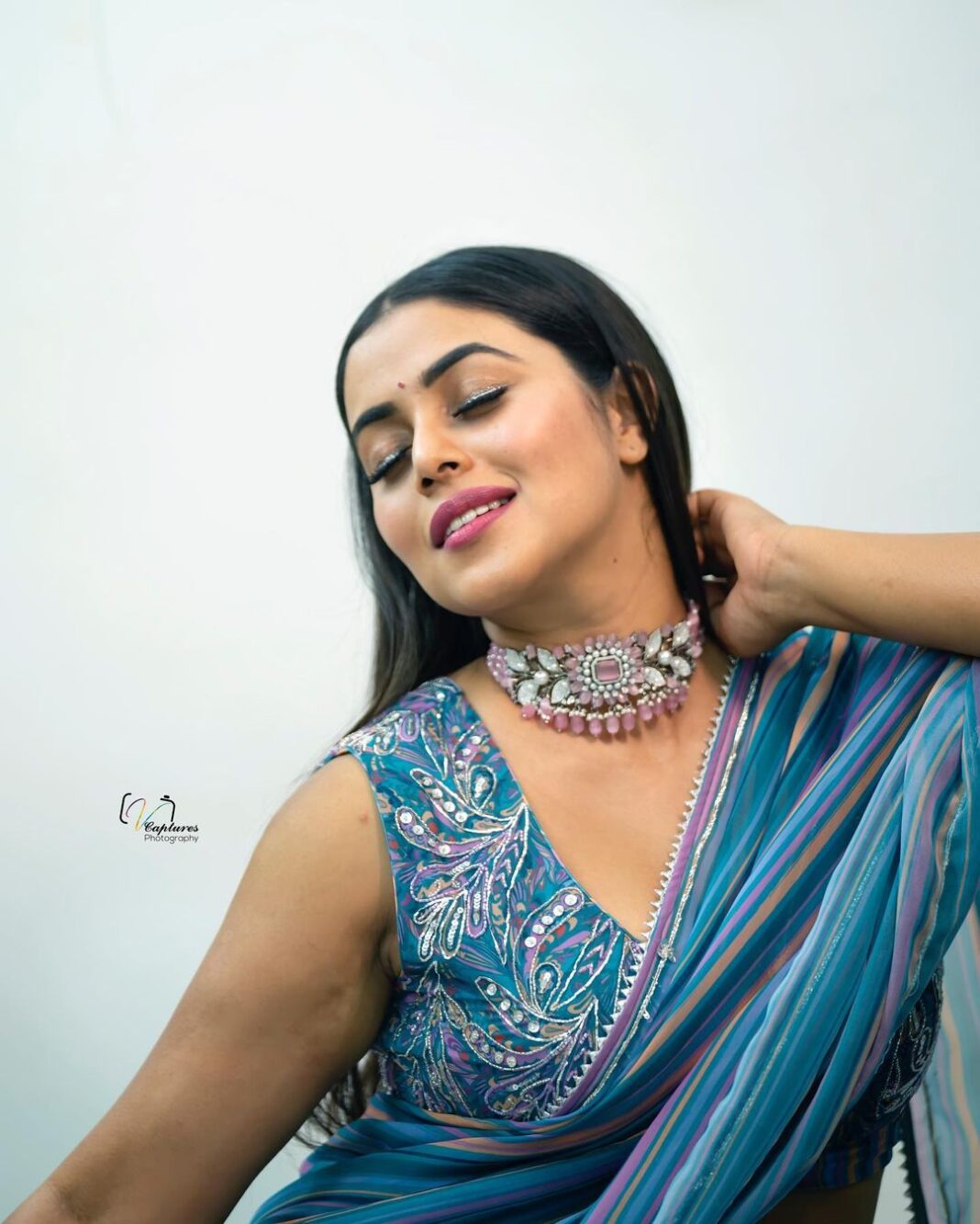 Shamna Kasim Instagram - Styled by: @impriyankasahajananda Outfit: @issadesignerstudio Jewelry: @kushalsfashionjewellery Pic: @v_capturesphotography Hairstylist: @hairartistpoojagupta #etv #dhee14dancingicon #lovemyjob #styledbypriyankasahajananda