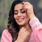 Shamna Kasim Instagram - Be simple but significant… Styled by: @impriyankasahajananda Outfit: @desivastra18 Jewlry: @kushalsfashionjewellery Pics: @v_capturesphotography Hairstylist: @hairartistpoojagupta Personal staff: @pranay_kohli @etvtelugu2708 #dheedancingicon #lovemyjob #lovemyself 🧿 #styledbypriyankasahajananda