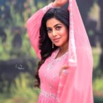 Shamna Kasim Instagram – Be simple but significant… 

Styled by: @impriyankasahajananda
Outfit: @desivastra18
Jewlry: @kushalsfashionjewellery
Pics: @v_capturesphotography 
Hairstylist: @hairartistpoojagupta 
Personal staff: @pranay_kohli 
@etvtelugu2708 #dheedancingicon #lovemyjob #lovemyself 🧿

#styledbypriyankasahajananda