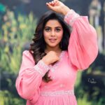 Shamna Kasim Instagram - Be simple but significant… Styled by: @impriyankasahajananda Outfit: @desivastra18 Jewlry: @kushalsfashionjewellery Pics: @v_capturesphotography Hairstylist: @hairartistpoojagupta Personal staff: @pranay_kohli @etvtelugu2708 #dheedancingicon #lovemyjob #lovemyself 🧿 #styledbypriyankasahajananda