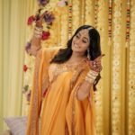 Shamna Kasim Instagram - Happy days of my life ❤️🧿 Haldi moments😍 Pics: @studio360byplanj Events: @dmedia_events Decore: @hosannaeventservices Venue: @crowneplazadeira Costume: @shemyofficial Makeup&hair: @shoshank_makeup Styling: @vasudevan.arun 🧿🧿🧿