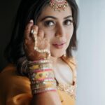 Shamna Kasim Instagram - Happy days of my life ❤️🧿 Haldi moments😍 Pics: @studio360byplanj Events: @dmedia_events Decore: @hosannaeventservices Venue: @crowneplazadeira Costume: @shemyofficial Makeup&hair: @shoshank_makeup Styling: @vasudevan.arun 🧿🧿🧿