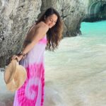 Shanvi Srivastava Instagram - why to be grey in the world full of colours💕 . . . . #shanvisrivastava #phiphi #travel #love #beachlife #fridayvibes