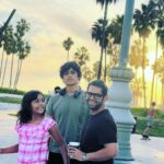 Sharib Hashmi Instagram – LA Kar Le Gal !!! 
Hollywood .. Walk Of Fame .. Santa Monica .. Venice Sign .. Ferris wheel .. beach .. pier .. sunset .. parivaar aur door desh mein ek aur mitra … ❤️ thank you @ruturraj_d ❤️🤗 

#family #vacation #videshyatra #videsh #america #la #losangeles #hollywood #walkoffame #sunset #beach #santamonica #familytrip #trippin