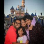 Sharib Hashmi Instagram – @disneyland one of the most beautiful experiences of my life ❤️❤️❤️ jo phone mein capture nahin hua woh dil mein chhap gaya ❤️🕺🏻❤️ watch the spiderman video and thankoo bol do humko 😋😋❤️ watching it live was something else !!! 

@nasreenhashme ❤️

#mustvisit #disneyland #losangeles #us #family #familytime #marvel #spiderman