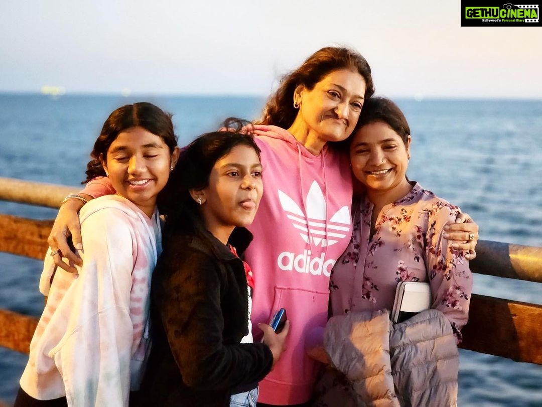 Sharib Hashmi - 26.6K Likes - Parivaar ki pehli Videsh Yatra ❤️
What a lovely evening spent with family and friends ❤️❤️❤️
Thankooo Richa and Jayant and all your beautiful friends ❤️❤️
#California #US #trippin