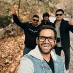 Sharib Hashmi Instagram - Aaj Kal ke photos !!! (Bole Toh Yesterday and Today) #NewYork se #Dallas tak …. …Videsh mein desi mitron ke saath Happy Diwali ❤️🪔 @vic.aditya ❤️ @iam_rohitsonak ❤️ @pouranorange ❤️ @ashishgupta4381 ❤️ thankooo for the Diwali feels in Dallas ❤️ . . . #HappyDiwali #centralpark #nyc #texas #foreigners #tourists #fun #family #vacation #pictureabhibaakihai #ınstagood #instadaily #igers #instagram