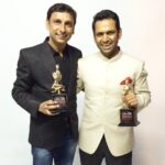 Sharib Hashmi Instagram - Saath mein dhool bhi khayi hai… Saath mein poster pe bhi aaye hain… Saath mein Awards bhi jeete hain… Saath mein namaaz bhi padhi hai… Saath mein pout bhi kiya hai… Aur saath mein in sab cheezon ki photo bhi li hai…😛 Saath mein Swipe Karke Dekh Lo !!! ⏩⏩⏩ Happy Birthday to you my friend @inaamulhaq_official ❤️🤗❤️🎂🎂 And #happychildrensday sahi din paida huye ho !!! 😛❤️ #HappyBirthday #Inaamulhaq