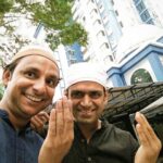 Sharib Hashmi Instagram - Saath mein dhool bhi khayi hai… Saath mein poster pe bhi aaye hain… Saath mein Awards bhi jeete hain… Saath mein namaaz bhi padhi hai… Saath mein pout bhi kiya hai… Aur saath mein in sab cheezon ki photo bhi li hai…😛 Saath mein Swipe Karke Dekh Lo !!! ⏩⏩⏩ Happy Birthday to you my friend @inaamulhaq_official ❤️🤗❤️🎂🎂 And #happychildrensday sahi din paida huye ho !!! 😛❤️ #HappyBirthday #Inaamulhaq