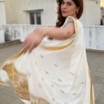 Sherin Instagram - Sunday’s are for Pizza or biryani? #sherin #saree #pizza #biryani #sunday #weekend #indian