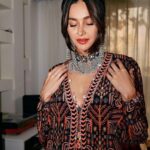Shibani Dandekar Instagram - Love and light 🪔💥 wearing @arpita__mehta jewelry @amrapalijewels styled by @khyatibusa hair @azima_toppo photography @leroifoto