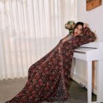 Shibani Dandekar Instagram - Love and light 🪔💥 wearing @arpita__mehta jewelry @amrapalijewels styled by @khyatibusa hair @azima_toppo photography @leroifoto