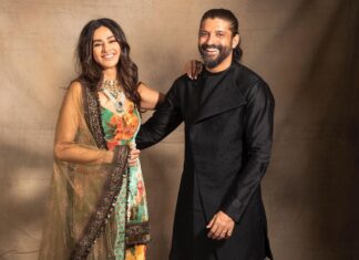 Shibani Dandekar Instagram - Diwali night was a cracker! 💥🥂 @faroutakhtar wearing @sabyasachiofficial jewelry @irasvafinejewellery Farhan wearing @antar_agni_ujjawaldubey photography @shubhammandhyanphotography