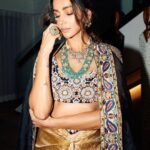 Shibani Dandekar Instagram - Felt like a queen in this AK beauty 💥 Designer : @anamikakhanna.in Jewellery : @tdfdiamondsandgold Hair : @azima_toppo Styled by : @khyatibusa Photographer: @leroifoto