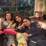 Shilpa Shetty Instagram – Pyjama party.. celebrating @tabutiful s birthday dressed in formals😜 thank u @theshilpashetty for promising us Bastian n landing up at mine😂