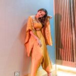 Shirley Setia Instagram - 🍊 Outfit @aanchalrohra Jewellery @blingthingstore Styled by @akankshakawediastyle Photographer @manaskhuman