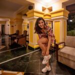 Shirley Setia Instagram - On my way to you AIIMS Raipur 🛴 📸 @riturajdharwadkar #ShirleySetiaLive