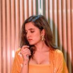 Shirley Setia Instagram - 🍊 Outfit @aanchalrohra Jewellery @blingthingstore Styled by @akankshakawediastyle Photographer @manaskhuman