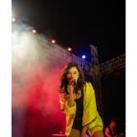 Shirley Setia Instagram - Thank you IIT Jodhpur !! You all were amazeee 💛 Shoutout to @shovenshah @tribevibe.live for your constant support! Also to @mourjo @sabaamalik01 @onstagetalents thanks a bunch alwaaays 🤗🤗 @Getchiro @ralphmenezs @archit_smit_music @surajrava @jaidevterphale @ashwin___suvarna 📸 : soon to be married @riturajdharwadkar !! Congrats buddy 💫