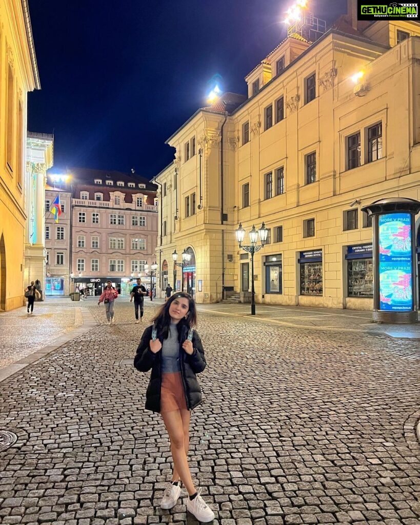 Shirley Setia Instagram - This town, its vibee, and the food 🧡 Will miss you #Prague 🥰 #shirleytravels #shirleysetia #czechrepublic #travel #oldtownsquare Prague, Czech Republic