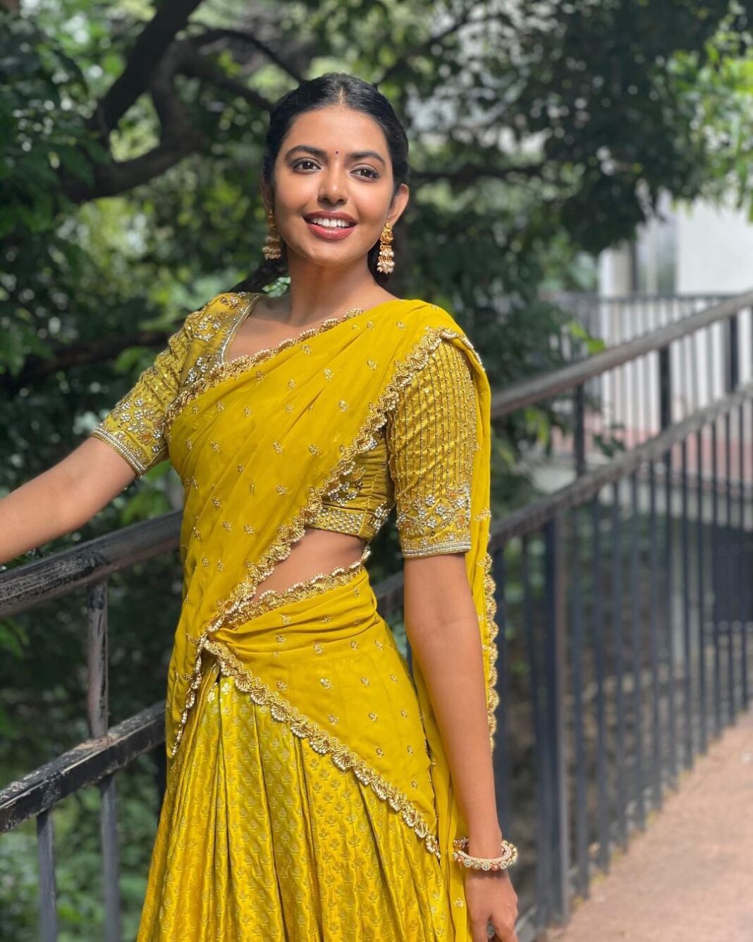 Shivani Rajashekar Instagram - Styled by @apoorva_reddy_yaramala Outfit from @firoz_design_studio Earrings @rubans.in #Jilebi .. new movie .. new beginning ..blessed 💛 really thrilled to work with legendary director #VijayaBhasker garu .. so so happy to star opposite my best friend @sree_kamal 🤗 and really excited to work with @ankithkoyyalive @babloo_mayaa @actorsunnyk #Muralisharma garu #RajendraPrasad garu and others 💜 Ps : 4th pic .. Hey Eucalyptus 😛 @tharunbhascker