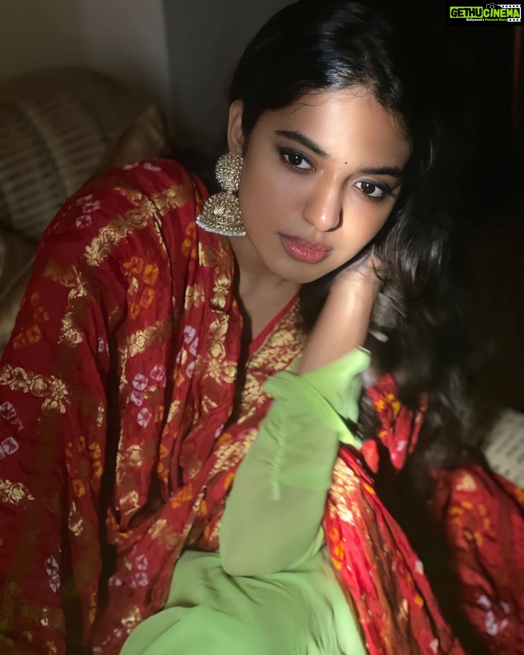 Shivani Rajashekar Instagram - @shivathmikar ‘s magic 💕📷 Styling @apoorva_reddy_yaramala Outfit @diva_designer_studio_