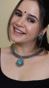 Shivshakti Sachdev Instagram - 4 MUST HAVE BOHO Jewellery !! 

#musthavejewelry #jewellery #bohojewellery #blessing #styling #like #share #blessed #style #jewellerylover #jewellerycollection #recreatinglooks #looks #smile #blessed #thankful #indianyoutuber #youtubeindia #youtube #style #athome
