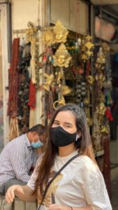 Shivshakti Sachdev Instagram - I went to Colaba Causeway today !! Literally spent 20mins there and shopped few things. Things you should definitely check out, Jewellery !!! Its BOMB Bags and Juttis Home Decor Clothes clothes and clothes Don't forget to try CHOCOLATE PAAN ! Happy Shopping, please wear your MASK !! #colabacauseway #shoppinghaul #shoppingatcolaba #colabamarket #colabacausewayshopping #colabashopping #shopping #juttis #bags #shoes #clothes #jewellery #bargain #tshirts #homedecor #shoppinghaul #shopping #mumbai #streetshopping #indianyoutuber