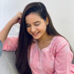 Shivshakti Sachdev Instagram - Hello My People, Hope you all are doing great. Festive season is around the corner and anything specific you want me to help you with, please lemme know. Today uploaded a video, Pamper yourself for Karwa Chauth at home with just Vaseline and ghar ki cheezein and then a lot more content is going to go up. I am super excited !! We are super close to 500k and I can't wait for the 500k big Giveaways!! Are you guys excited ??? Photo Credits @sachdev_sunita #makeup #skincare #happiness #festiveseason #love #life #festivemakeup #festivevibes #festivelove #festivals #indianyoutuber #instagram #instagramhacks #like #share #500k #just #mommy #vaselinehacks