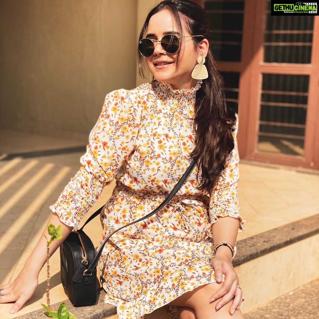 Shivshakti Sachdev Instagram - No Monday blues just some sunshine and a lot to do !! Outfit @urbanic_official Earrings @_musklay_ #makeeachdaycount #nomondayblues #happiness #happy #thankful #grateful #blessed #blessing #mine #sunshine #instagram #instagramsunshine #beyourownsunshine #nomonday #somuchtodo #workmodeon #waitingforweekend #enjoy #happyweek