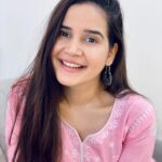 Shivshakti Sachdev Instagram - Hello My People, Hope you all are doing great. Festive season is around the corner and anything specific you want me to help you with, please lemme know. Today uploaded a video, Pamper yourself for Karwa Chauth at home with just Vaseline and ghar ki cheezein and then a lot more content is going to go up. I am super excited !! We are super close to 500k and I can't wait for the 500k big Giveaways!! Are you guys excited ??? Photo Credits @sachdev_sunita #makeup #skincare #happiness #festiveseason #love #life #festivemakeup #festivevibes #festivelove #festivals #indianyoutuber #instagram #instagramhacks #like #share #500k #just #mommy #vaselinehacks