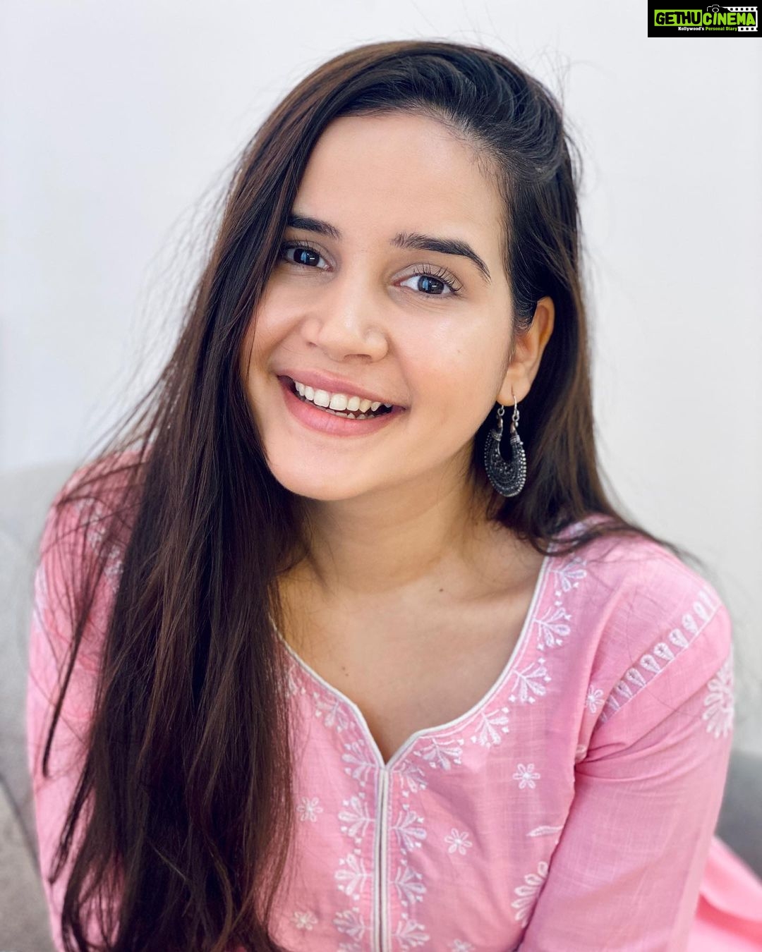 Shivshakti Sachdev Instagram - Hello My People, Hope you all are doing great. Festive season is around the corner and anything specific you want me to help you with, please lemme know. Today uploaded a video, Pamper yourself for Karwa Chauth at home with just Vaseline and ghar ki cheezein and then a lot more content is going to go up. I am super excited !! We are super close to 500k and I can't wait for the 500k big Giveaways!! Are you guys excited ??? Photo Credits @sachdev_sunita #makeup #skincare #happiness #festiveseason #love #life #festivemakeup #festivevibes #festivelove #festivals #indianyoutuber #instagram #instagramhacks #like #share #500k #just #mommy #vaselinehacks