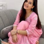 Shivshakti Sachdev Instagram - Hello My People, Hope you all are doing great. Festive season is around the corner and anything specific you want me to help you with, please lemme know. Today uploaded a video, Pamper yourself for Karwa Chauth at home with just Vaseline and ghar ki cheezein and then a lot more content is going to go up. I am super excited !! We are super close to 500k and I can't wait for the 500k big Giveaways!! Are you guys excited ??? Photo Credits @sachdev_sunita #makeup #skincare #happiness #festiveseason #love #life #festivemakeup #festivevibes #festivelove #festivals #indianyoutuber #instagram #instagramhacks #like #share #500k #just #mommy #vaselinehacks