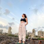 Shivshakti Sachdev Instagram – Thank you God 🧿💜

#calm #peace #sunday #happy #marinedrive #amazingsunset #sunsetaddict #mumbaicity Bandra Band Stand