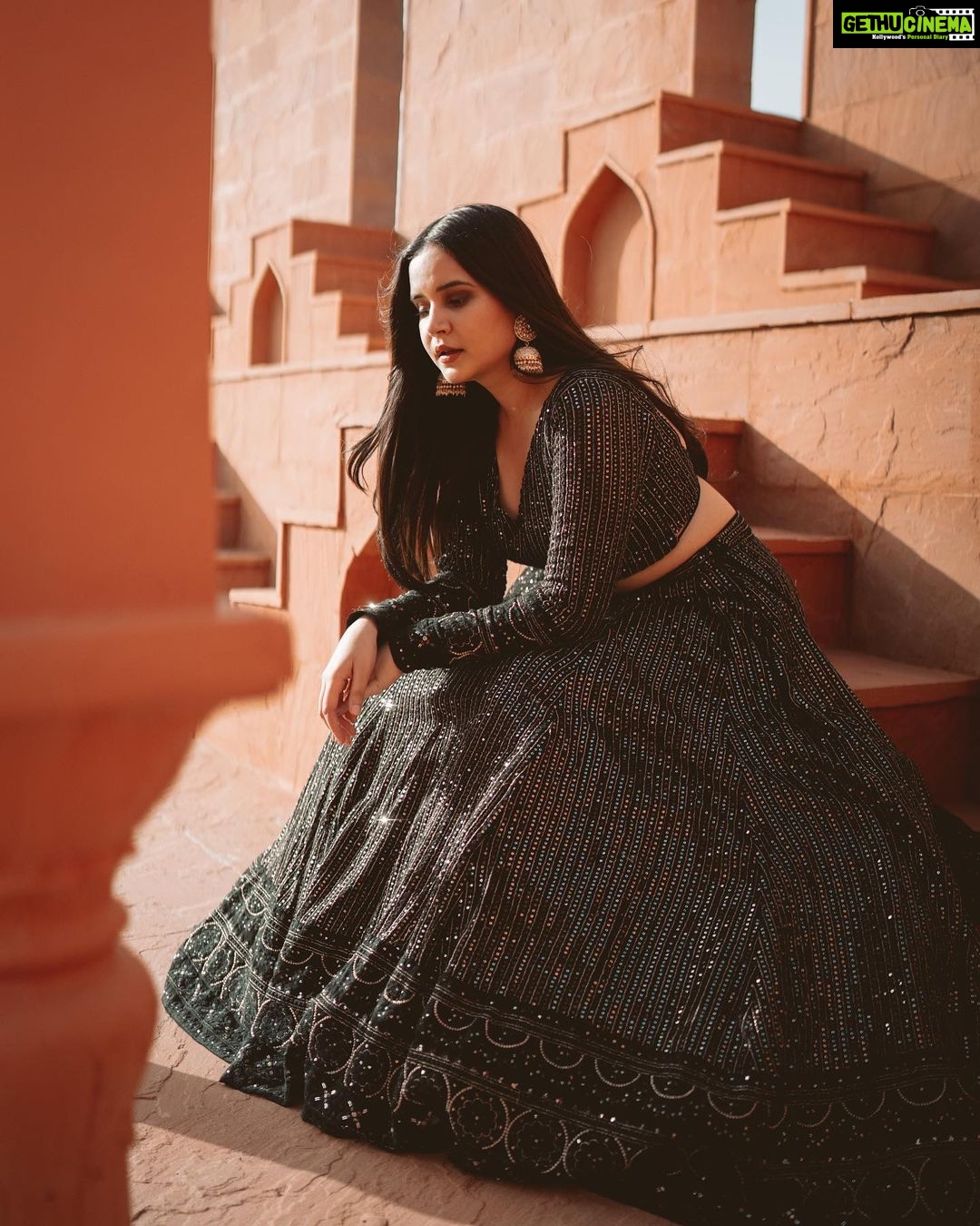 Shivshakti Sachdev Instagram - Indian wear makes me the happiest !! #indianwear #instagram #instagramreels #just #indianweddings #lehenga #indianwedding #weddingslooks #grwm #getreadywithme #like #share #subscribe #just #happytimes #indianwear #indianfestivals #indianweddings