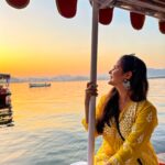 Shivshakti Sachdev Instagram - Sunsets and their Magic ! Replying to all the comments today!!!! I tried the Q/A thing but still not fixed so let's chit chat here only. #thankful #grateful #comments #like #share #subscribe #sunsets #udaipur #cityoflakes #just #chitchat #q/a #behere #letschat #replyingeveryone #instagram #cityoflakes #travel #yay