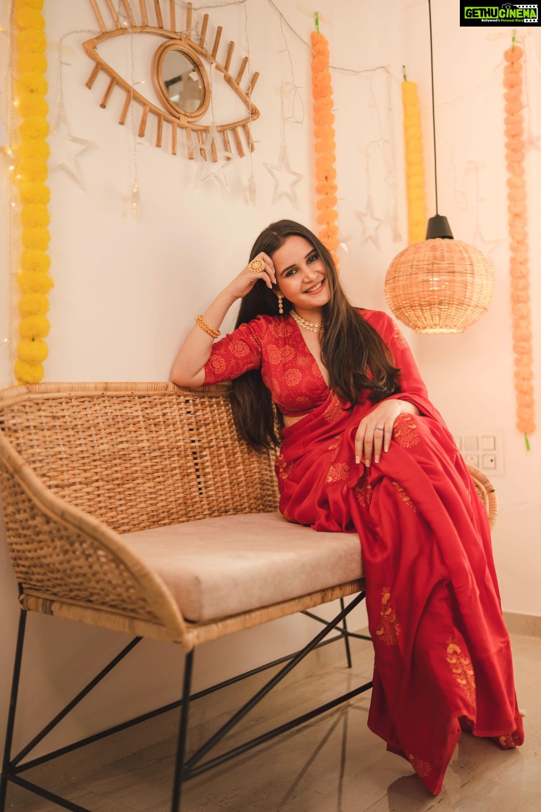 Shivshakti Sachdev Instagram - Vibessss! #feelitreelit #feelkaroreelkaro #trending #like #share #indianyoutuber #youtubeindia #yay #happiness #love #trendingsongs #indianoutfit #indianwear #indian #reels #instagramreels #weddingseason